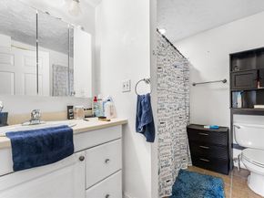48 Chestnut St, Leominster MA 01453