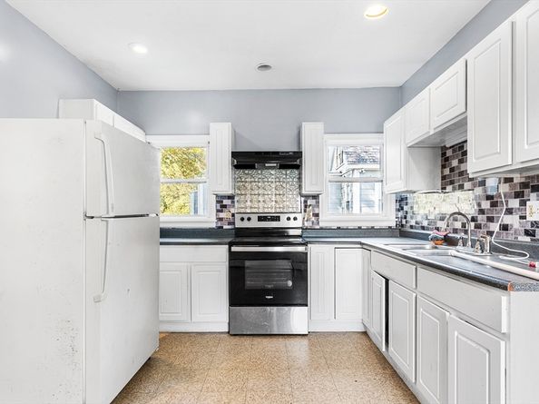 48 Chestnut St, Leominster MA 01453