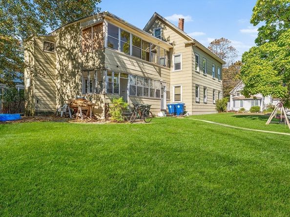 48 Chestnut St, Leominster MA 01453
