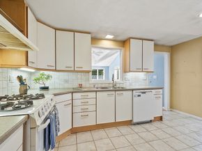 10 Brook St, Chelmsford MA 01824