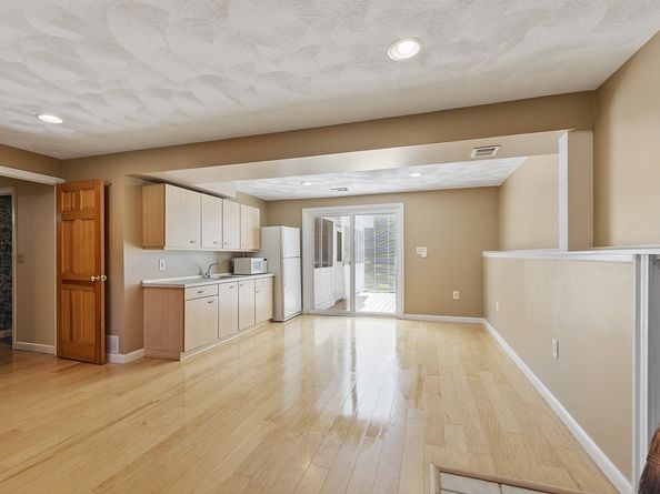 10 Brook St, Chelmsford MA 01824