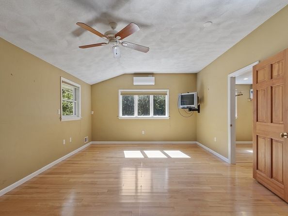 10 Brook St, Chelmsford MA 01824