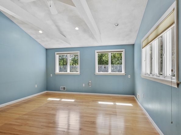 10 Brook St, Chelmsford MA 01824