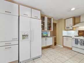 10 Brook St, Chelmsford MA 01824