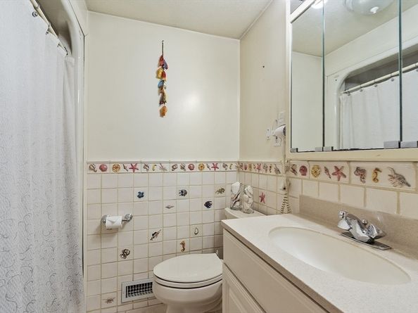 10 Brook St, Chelmsford MA 01824
