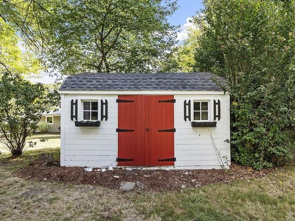 10 Brook St, Chelmsford MA 01824
