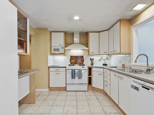 10 Brook St, Chelmsford MA 01824