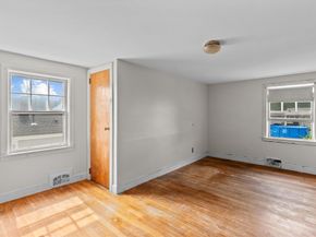 26 E Dexter Ave, Woburn MA 01801