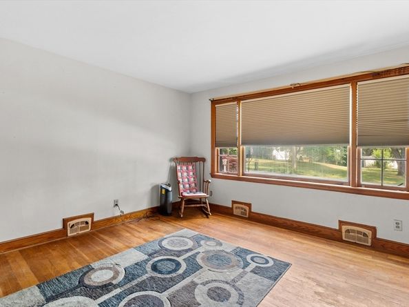 26 E Dexter Ave, Woburn MA 01801