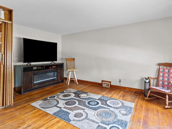 26 E Dexter Ave, Woburn MA 01801