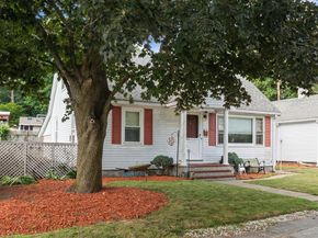26 E Dexter Ave, Woburn MA 01801