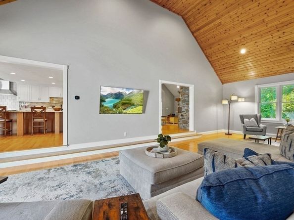 31 Douglas Road, Sutton MA 01590