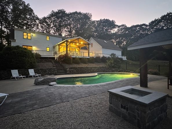 31 Douglas Road, Sutton MA 01590