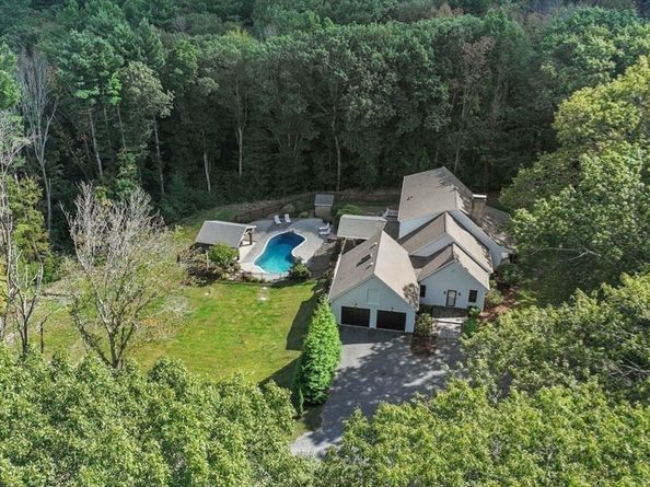 31 Douglas Road, Sutton MA 01590