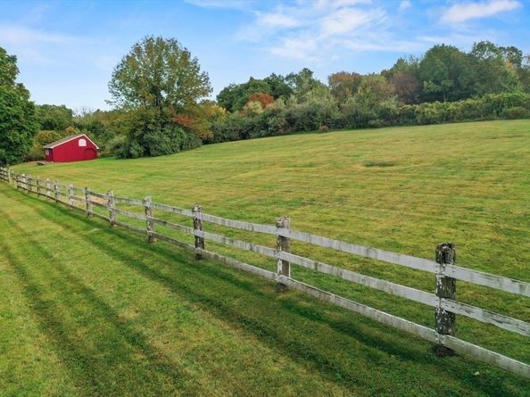 31 Douglas Road, Sutton MA 01590