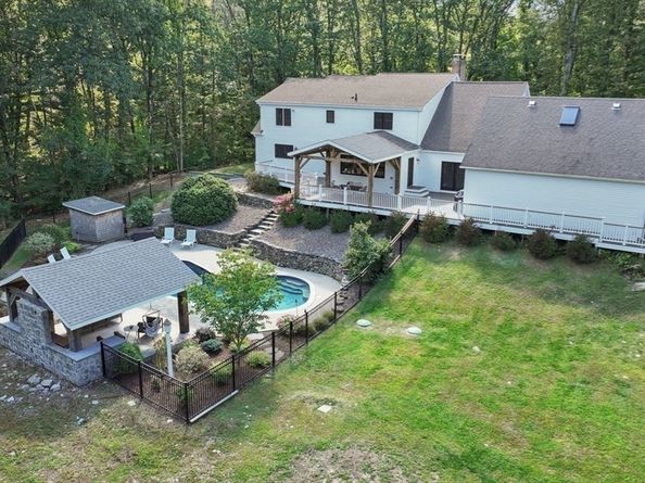 31 Douglas Road, Sutton MA 01590