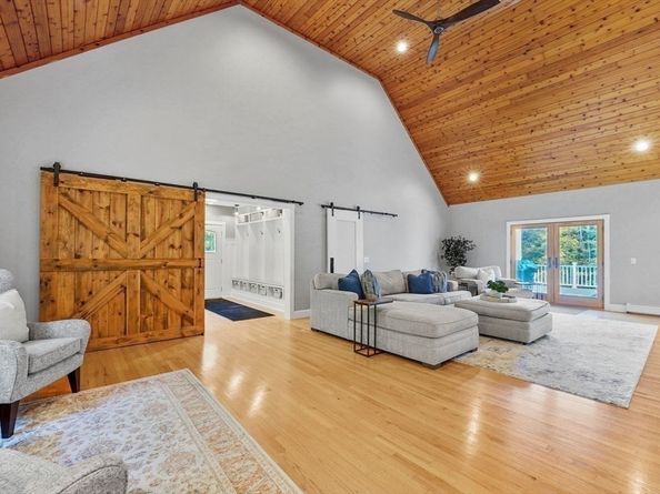 31 Douglas Road, Sutton MA 01590