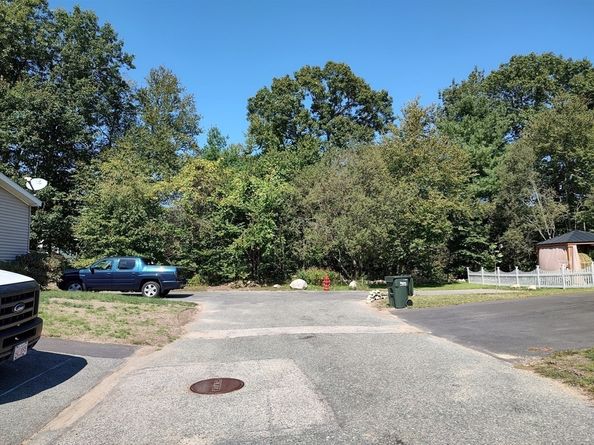 22 Medallion Road, Holbrook MA 02343