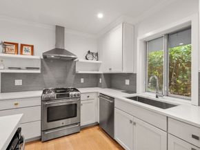 18 Chestnut Pl 18, Brookline MA 02445