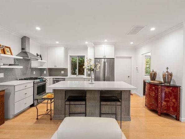 18 Chestnut Pl 18, Brookline MA 02445