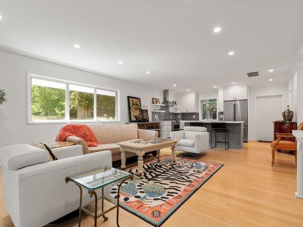 18 Chestnut Pl 18, Brookline MA 02445