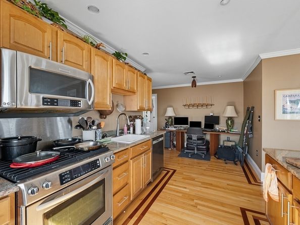 39 Dorchester Street 18, Boston MA 02127