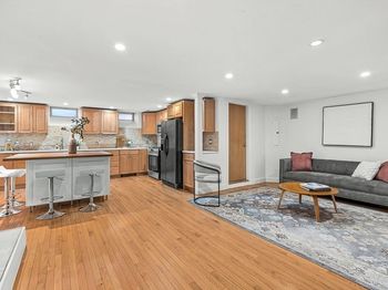 30 2nd St