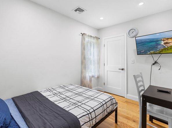 16 N Main St, Avon MA 02322