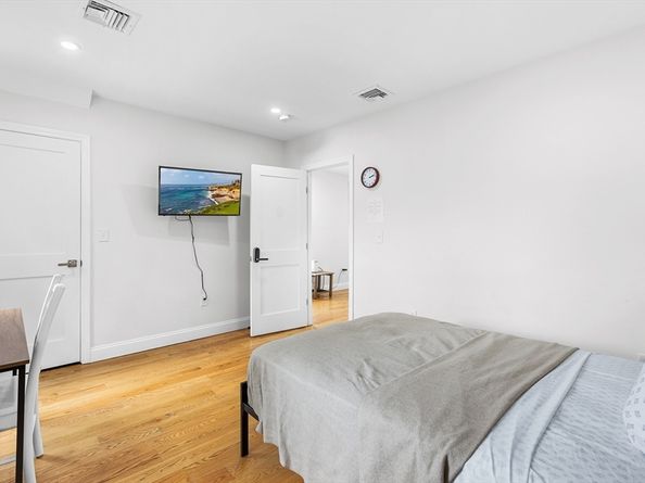 16 N Main St, Avon MA 02322