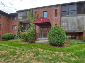 221 Oak St 812, Brockton MA 02301