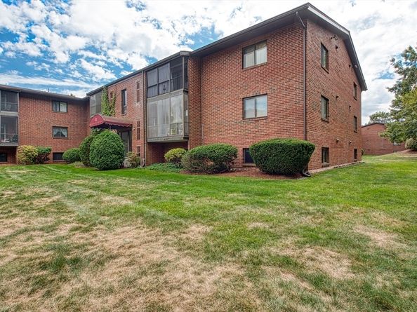 221 Oak St 812, Brockton MA 02301