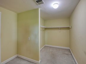 221 Oak St 812, Brockton MA 02301