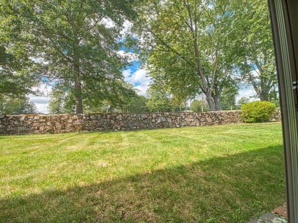 221 Oak St 812, Brockton MA 02301