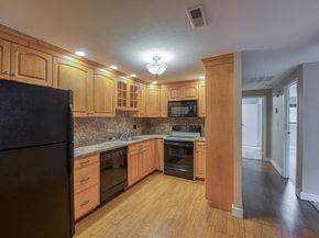 221 Oak St 812, Brockton MA 02301