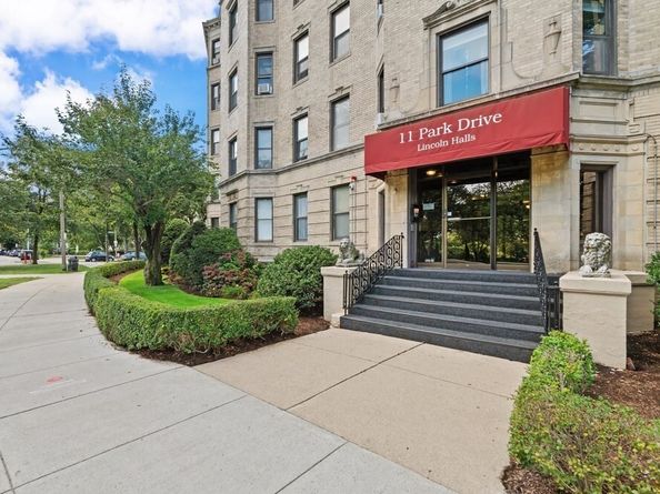 11 Park Drive 28, Boston MA 02215