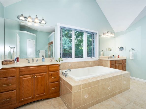 230 Lisle St, Braintree MA 02184