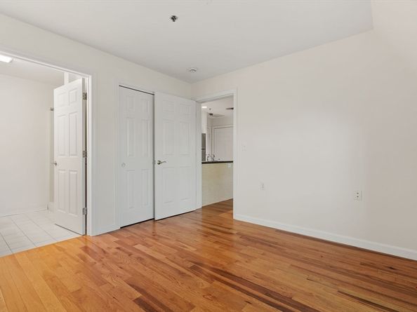 332 Jamaicaway 406, Boston MA 02130
