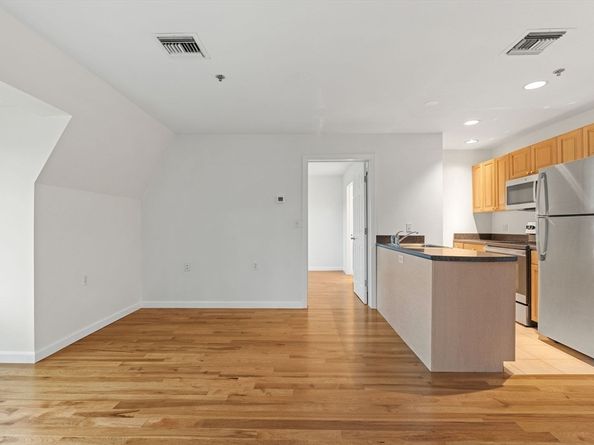 332 Jamaicaway 406, Boston MA 02130