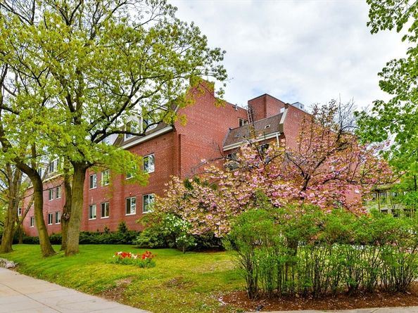 332 Jamaicaway 406, Boston MA 02130