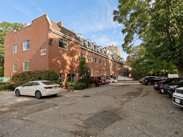 332 Jamaicaway 406, Boston MA 02130