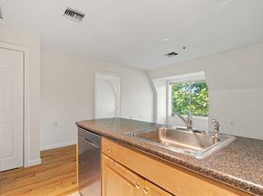 332 Jamaicaway 406, Boston MA 02130