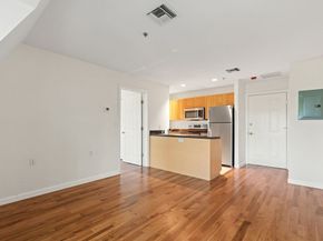 332 Jamaicaway 406, Boston MA 02130