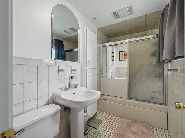 19 Nob Hill Dr., Framingham MA 01701
