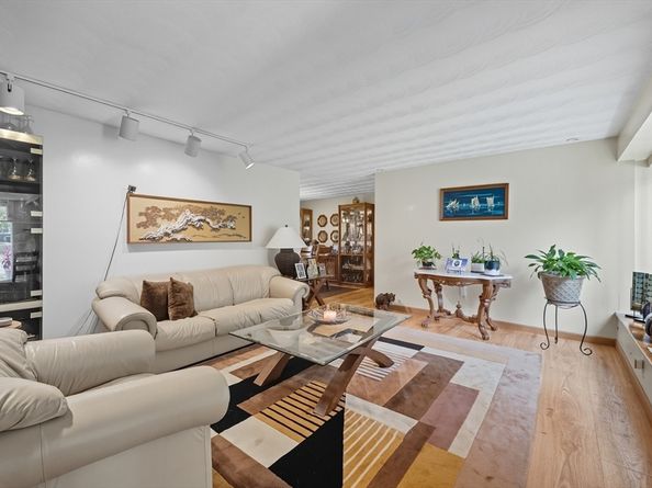 19 Nob Hill Dr., Framingham MA 01701