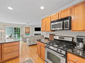 32 Whispering Pine Cir 32, Worcester MA 01606