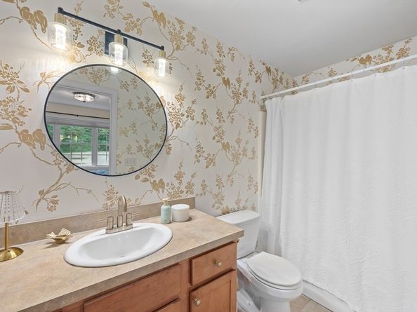 32 Whispering Pine Cir 32, Worcester MA 01606