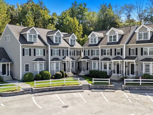 32 Whispering Pine Cir 32, Worcester MA 01606