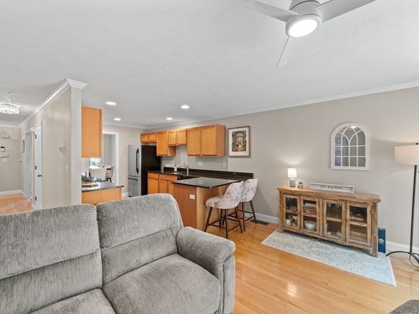 32 Whispering Pine Cir 32, Worcester MA 01606
