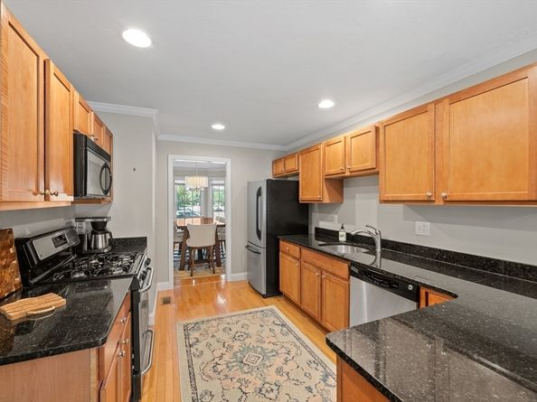 32 Whispering Pine Cir 32, Worcester MA 01606