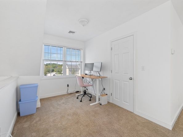32 Whispering Pine Cir 32, Worcester MA 01606